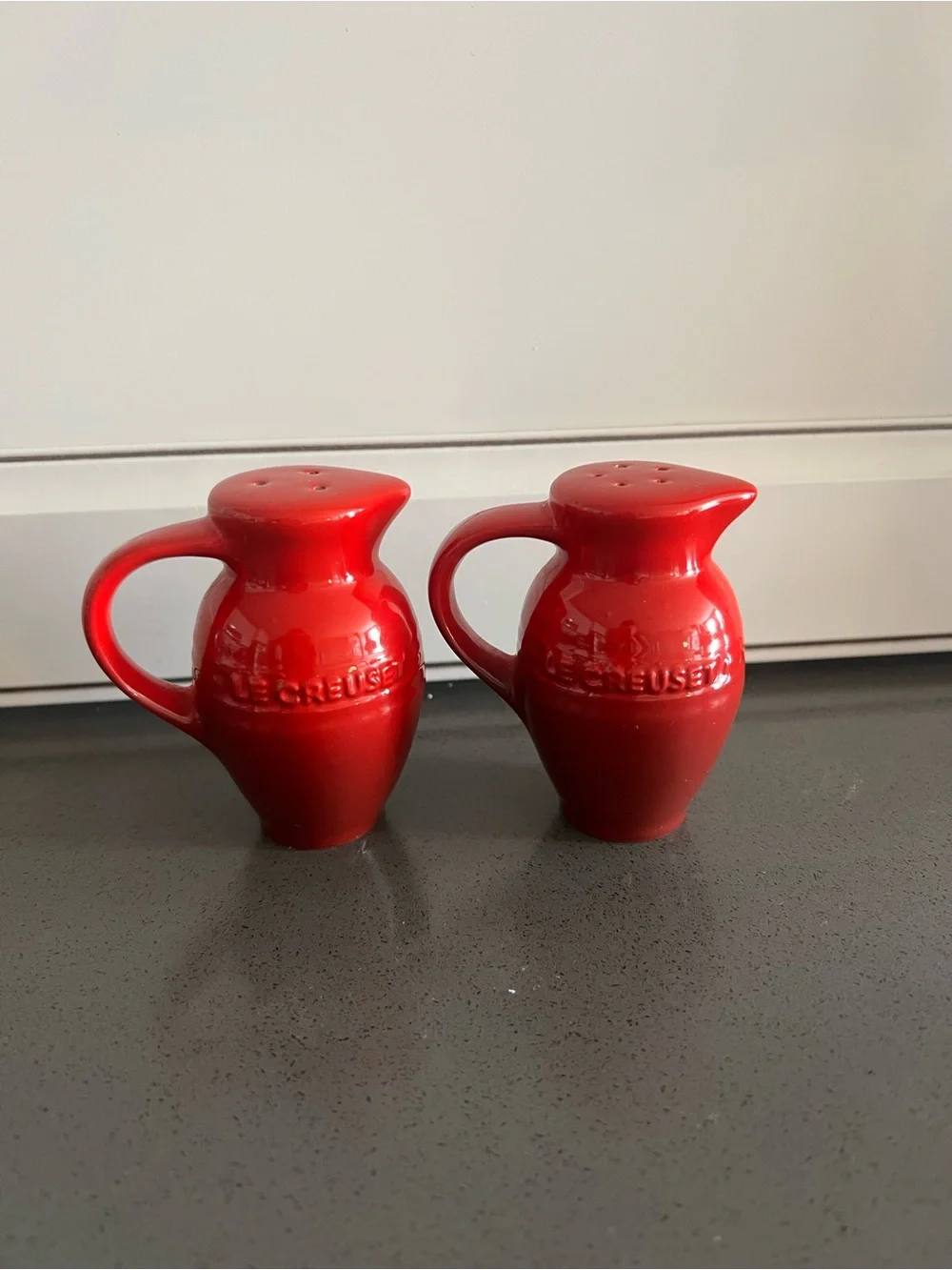 Le Creuset Salt & Pepper Shakers/Mills Set Stoneware Cerise Colorway Pitcher Jug